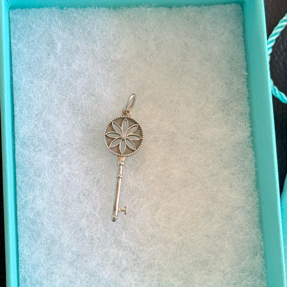 Tiffany Daisy Key pendant in sterling silver with a diamond